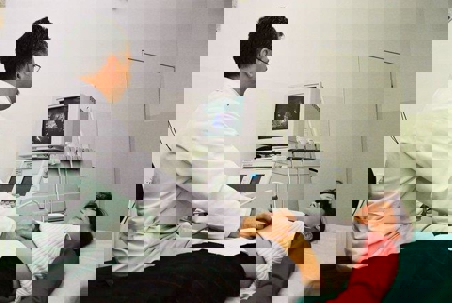 USG examination of a young woman